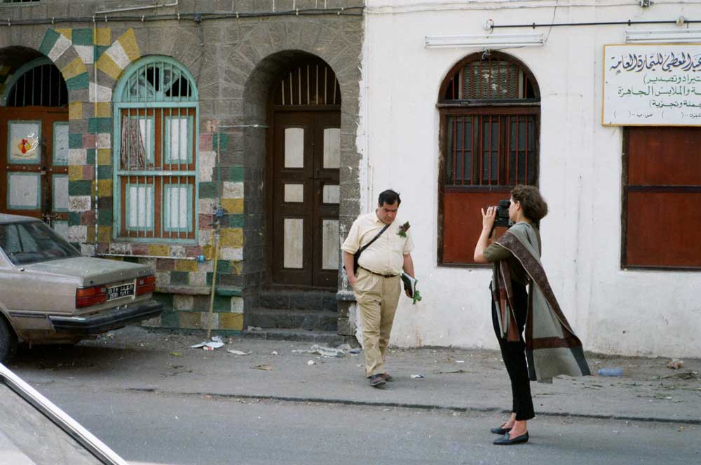 jacques Grué dans une rue de Sana'a-Yémen
